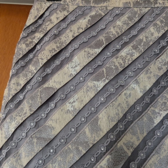 Midnight Velvet Grey Metallic Elegant Gray Lace Skirt Size 6 - Picture 4 of 8